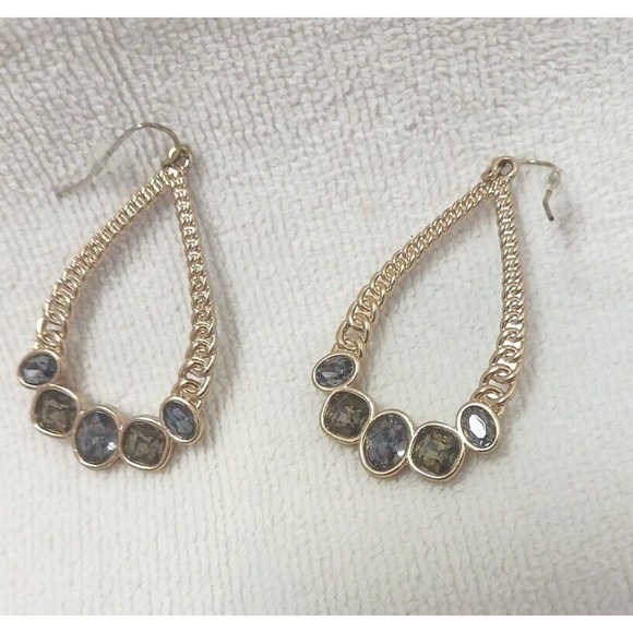 Vintage inspired Teardrop dangle Pierced Earrings gold tone filigree Rhinestones - Picture 3 of 10